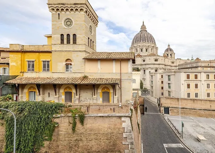 Modern With St Peter S Dome View Apartamento