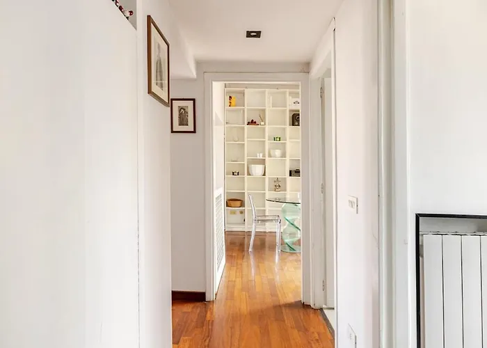 Modern With St Peter S Dome View Apartamento
