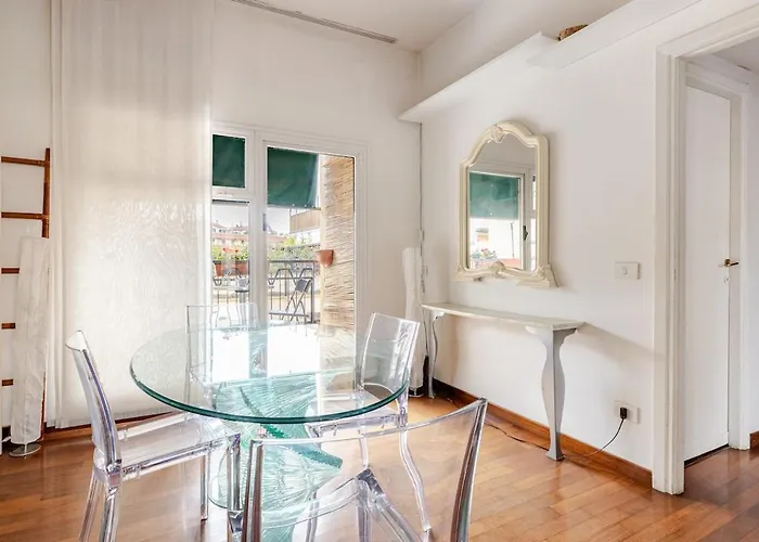 Modern With St Peter S Dome View Apartamento